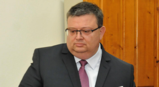 Скандал във ВСС, Цацаров шумно напусна заседанието