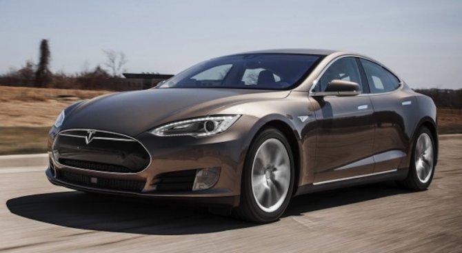 Илон Мъск потвърди – Model S може да плава много добре
