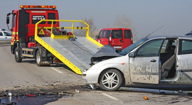 Движението по пътя Варна-Бяла е ограничено заради катастрофа