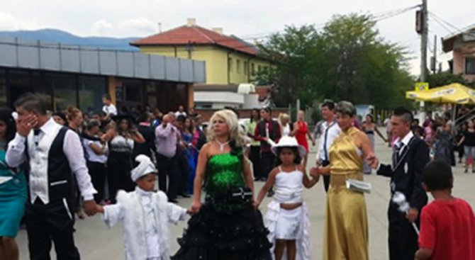Роден град вдигна ръце от ромски сватби