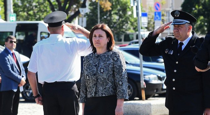 Румяна Бъчварова: Служителите на МВР са онзи гарант, който крепи държавата (снимки+видео)
