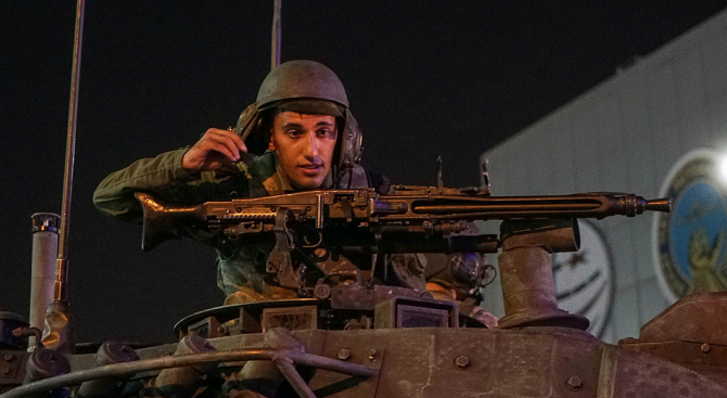 754 военни са арестувани във връзка с опита за преврат в Турция