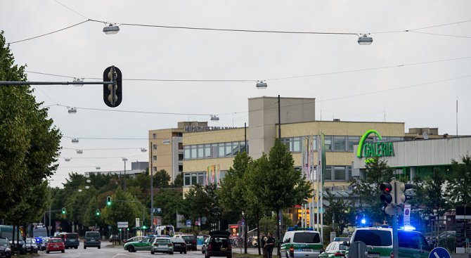 Берлин: Не можем да потвърдим, че стрелбата в Мюнхен е акт на тероризъм (снимки)