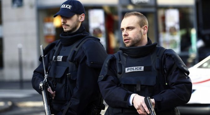 Ново покушение във Франция - мъж нападна с нож жена и трите й деца