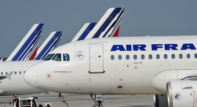 Air France отмени над 100 полета на летище &quot;Роаси&quot;