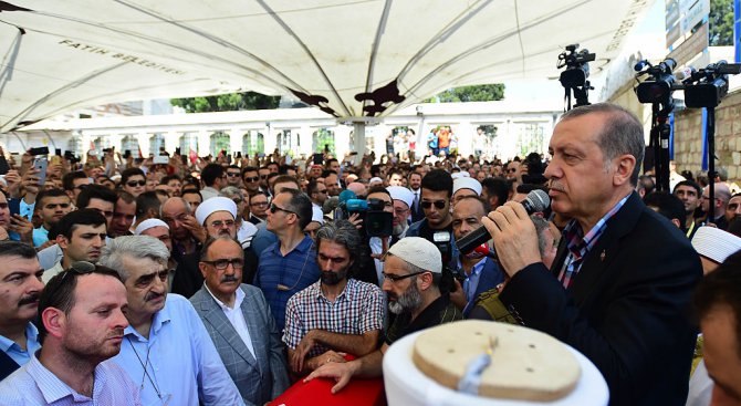 Ердоган готви нов процес, спира делата, заведени срещу опозиционните лидери