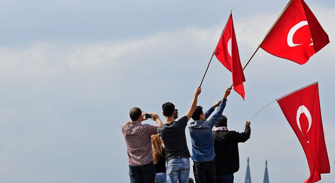 Хиляди поддръжници на Реджеп Ердоган се събраха на митинг в Кьолн (галерия+видео)