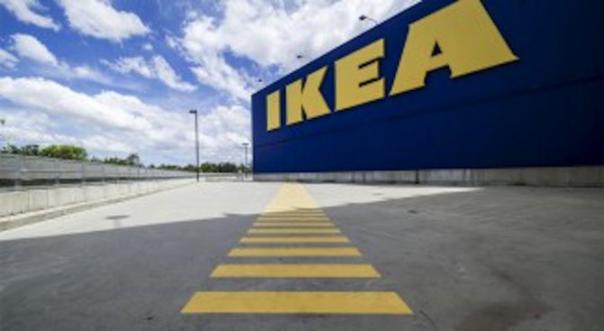 Кание Уест поиска IKEA да го назначи на работа