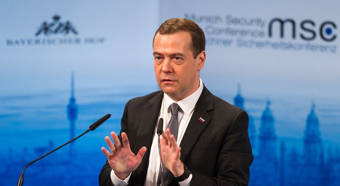 Над 160 хиляди руснаци поискаха оставката на Медведев