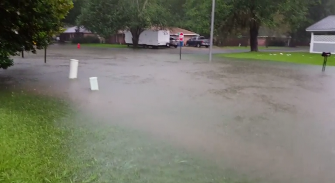 Невиждан потоп заля Луизиана (снимка+видео)