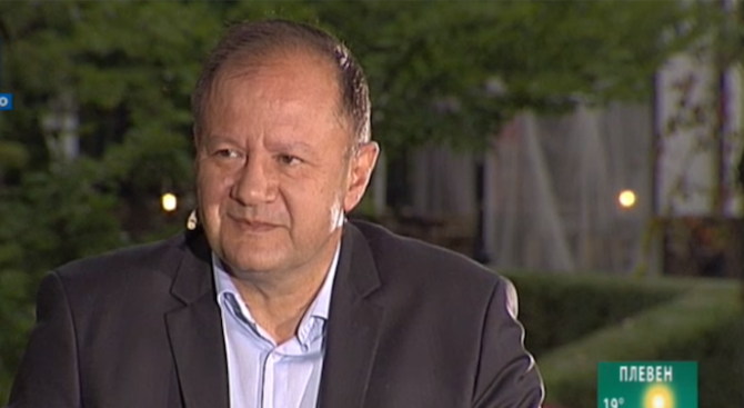 Миков: Задкулисни договорки прозират зад кандидатурата на ген. Радев