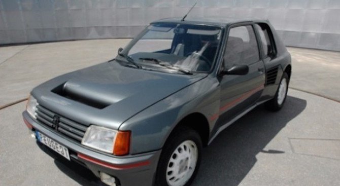 Peugeot 205 T16 е една легенда за продан - Автомобили - Новини Бг