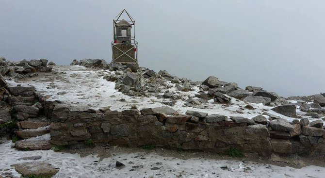 Първи сняг падна на Мусала (снимки)