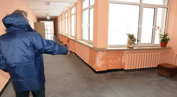 Три училища в София започват учебната година в ремонт