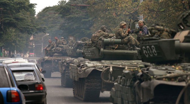 &quot;Уолстрийт джърнъл&quot;: Русия засилва военното си присъствие по границата с Украйна