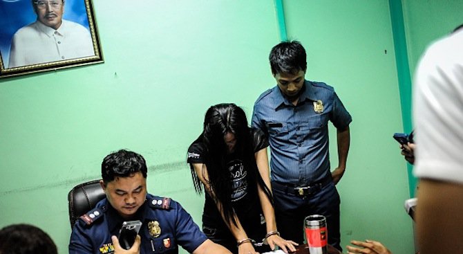 Началникът на полицията във Филипините призова наркоманите да убиват дилърите си