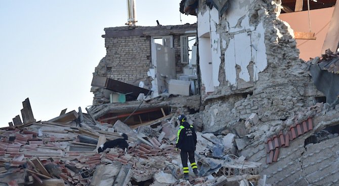 Първи обвинения срещу строители след труса в Италия