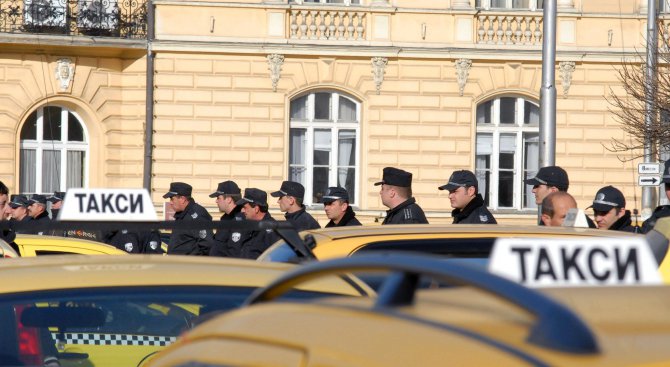 Таксиметрови шофьори протестираха в Ловеч