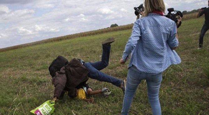 Унгарска операторка беше обвинена за нападението срещу мигранти от миналата година