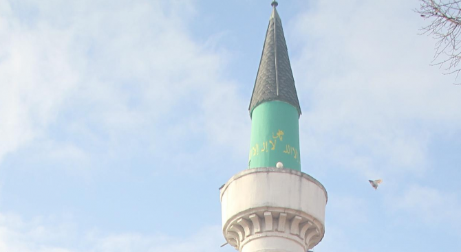 Местан се появи на молитвата за Курбан байряма в кърджалийската джамия (снимка)