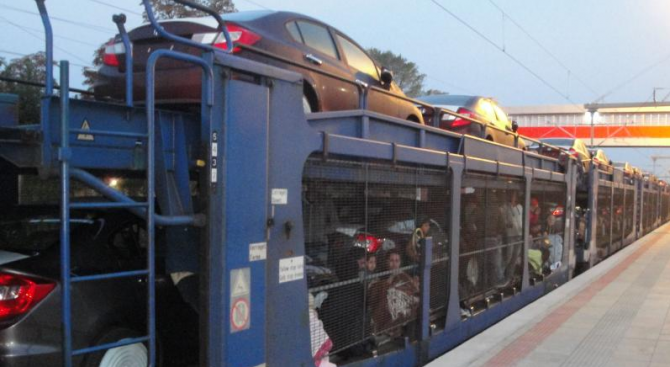 Спипаха 32-ма нелегални имигранти в товарен влак на Капитан Андреево (снимки)