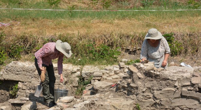 Гроб на висш духовник е открит при разкопките във Велико Търново