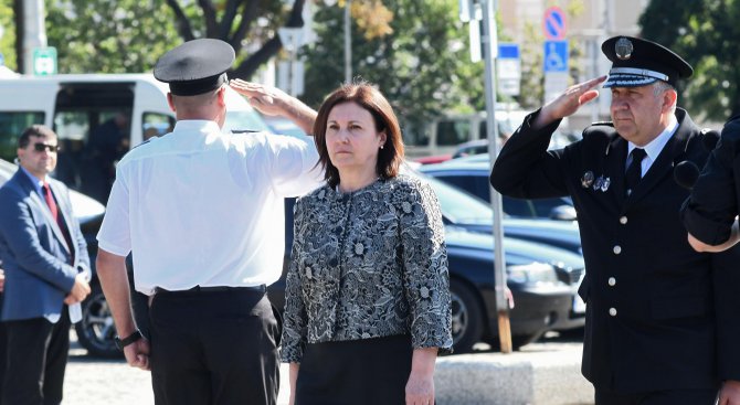 Депутати питат Бъчварова за жертвите на пътя