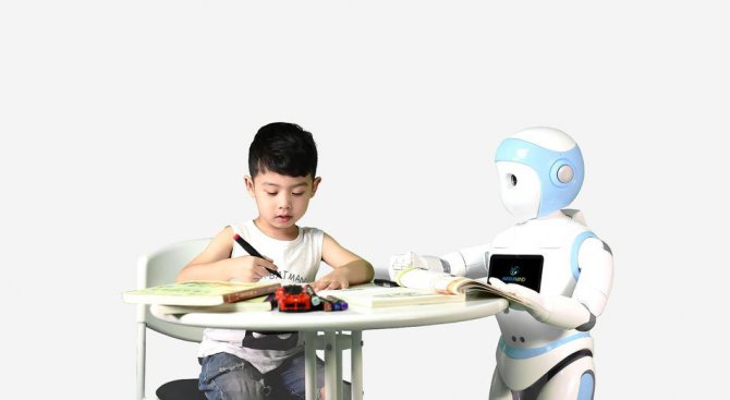 Роботи отглеждат децата ни