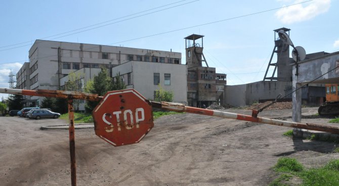 Манолова слезе под земята при протестиращите миньори