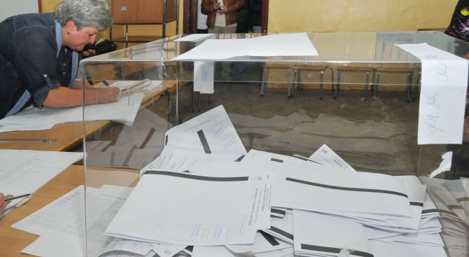 За изборите ще бъдат открити 301 секции в 72 държави, определи ЦИК