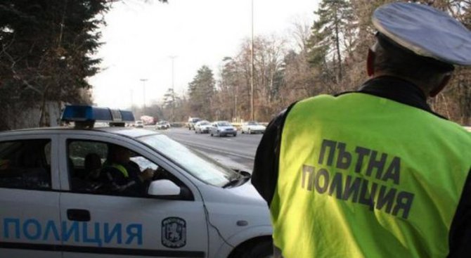 Паднали жици от тролейбусната мрежа затвориха пловдивски булевард