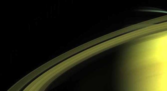 Сонда на НАСА засне променящ се пейзаж на Сатурн (снимки)