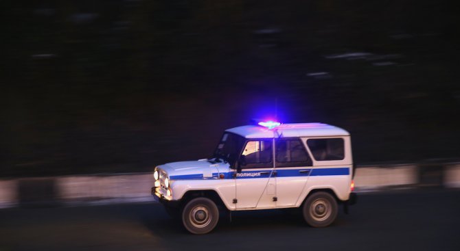 В името на свободата. Руснак нахапа полицай по пениса