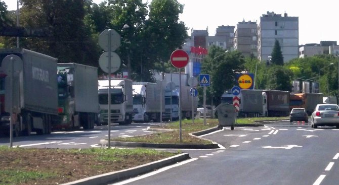 Пак опашки на &quot;Дунав мост 2&quot;, въпреки протеста на шофьорите