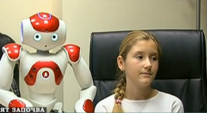 10-годишно момиче преподава роботика на ученици и студенти в Пловдив