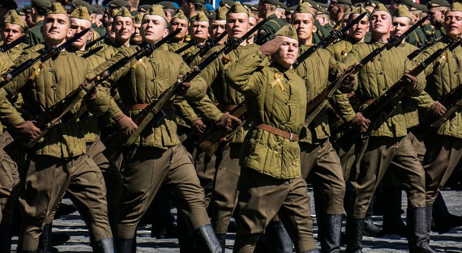 В Москва повториха парад от 7 ноември 1941 г. (видео)