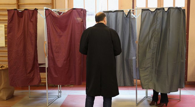 Французите плащат 2 евро, за да гласуват