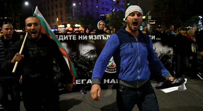 Националисти излязоха на протестно шествие в София