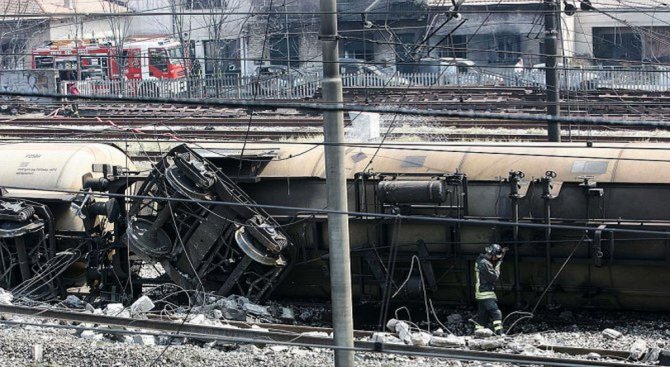 Броят на жертвите на влаковата катастрофа в Индия достигна 133