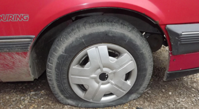 Нарязаха гумите на няколко автомобила в Русе