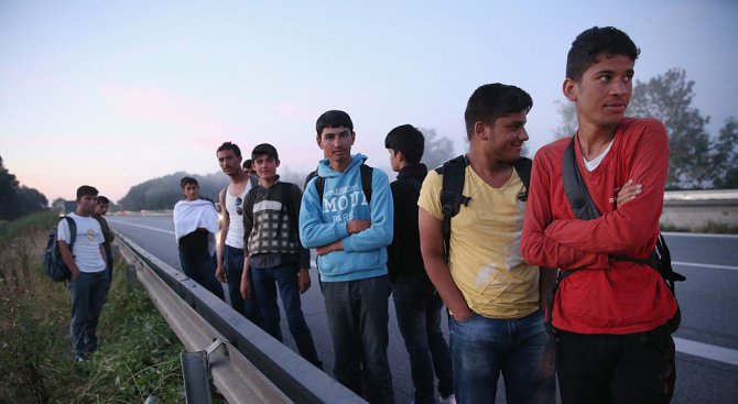 Нелегалните мигранти тръгнаха по нов маршрут към Европа