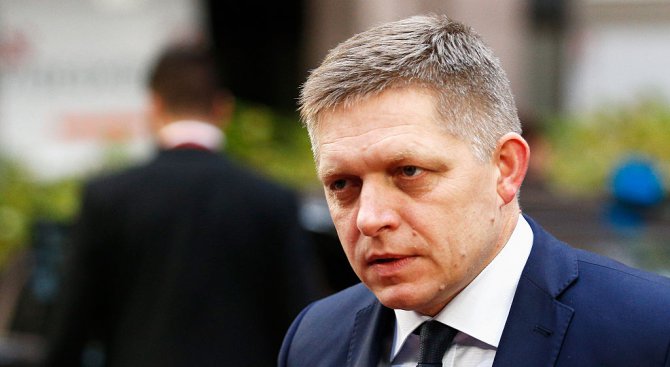 Премиерът на Словакия нарече журналистите ''мръсни проститутки''