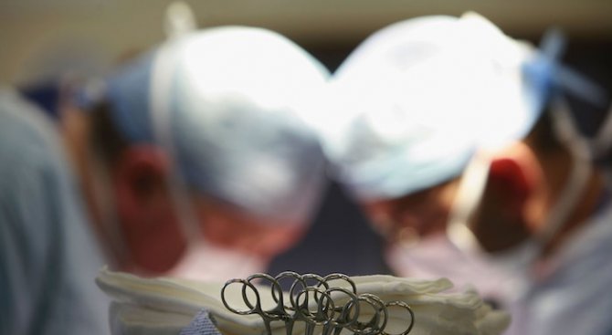 Варненски лекари върнаха нормалното дишане на бебе след сложна операция