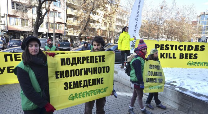 Активисти на Грийнпийс протестираха в Пловдив (снимки)