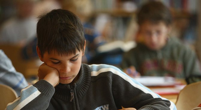 Българските ученици остават най-неграмотни по четене в ЕС