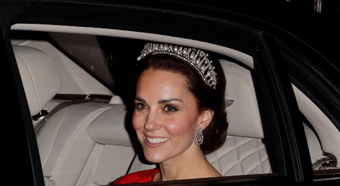 Кейт се появи с короната на Даяна