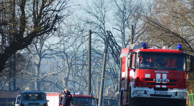Осигурено е необходимото количество вода за гасене на пожара в с. Хитрино