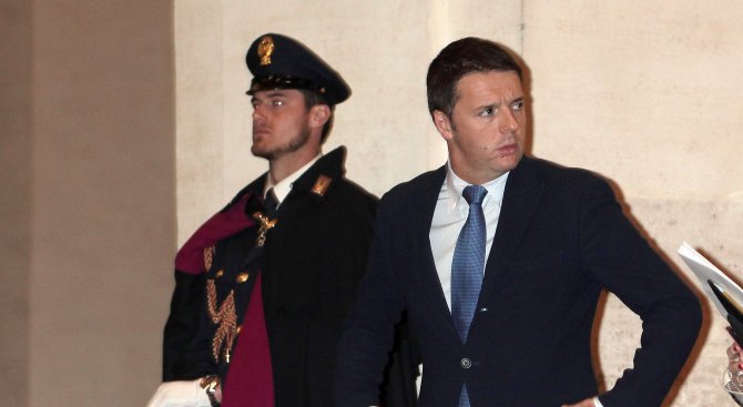 Президентът на Италия помоли Ренци да отложи подаването на оставката за известно време