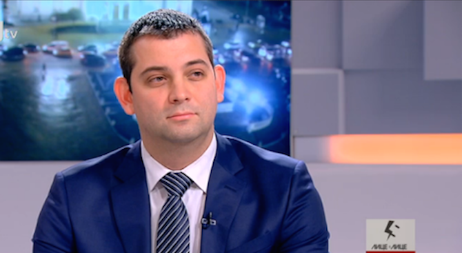 Димитър Делчев: Повратливостта на ПФ ме учудва