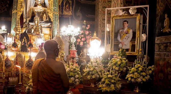 Новият крал на Тайланд обяви широка амнистия